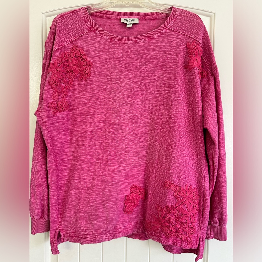 Tru Luxe  Pink Lightweight Acid Washed Top with Floral Appliqué Detail Size L